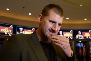 戈登今天的扣籃如何？約基奇不解：我不記得他扣籃了 啥時(shí)候?。? >
                                        </div>
                                    </div>
                                                                        <div   id=