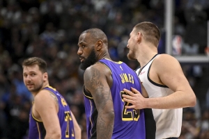 肯尼：詹姆斯復(fù)出后就像有三個約基奇一起打球 那樣效率太低了