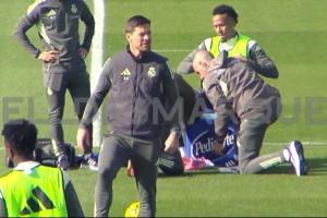 愿無大礙！米利唐訓(xùn)練中受傷纏上厚厚繃帶 阿隆索代替他完成訓(xùn)練