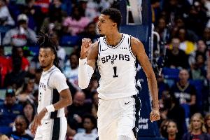 ?？怂梗何陌鄟嗰R擁有跟庫里一樣強大的無球牽制力！