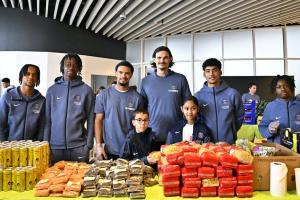 法媒：巴黎組織學(xué)生公益食堂活動(dòng)，納賽爾、小埃梅里出席