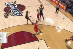 這球有講究！亨特繞掩護(hù)體前變向急停拔起 成功打成3+0