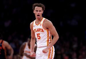 雖遲但到！丹尼爾斯連續(xù)62場(chǎng)送出搶斷 超越老里獨(dú)享老鷹隊(duì)史第一