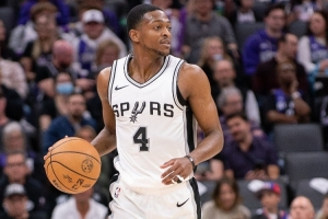 解說：?？怂箯统隹梢苑謸智蚝徒M織重擔 文班能專注于防守&終結