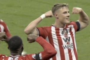 桑德蘭官推“吹”中衛(wèi)巴拉德：一場(chǎng)無(wú)比偉大的表演??