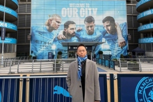 將在現(xiàn)場(chǎng)解說(shuō)曼城vs利物浦，詹俊社媒曬照：準(zhǔn)備開(kāi)工??！