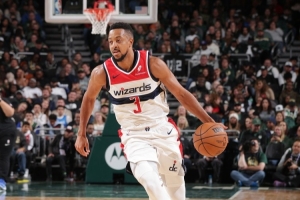 還能打！麥科勒姆連續(xù)兩場(chǎng)比賽上半場(chǎng)砍下20+ 隊(duì)史比爾之后首人