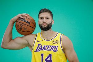 ??場均兩分的三分射手克萊伯拿到湖人生涯第一分！