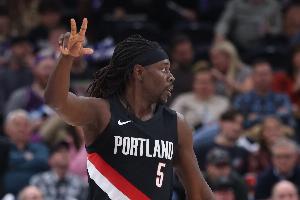 挺全面但手感一般！霍勒迪19中6砍下18分9籃板12助攻4搶斷