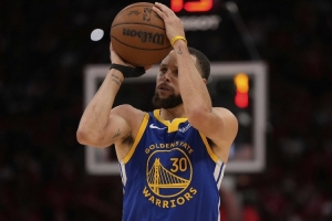 費(fèi)爾頓：中距離仍是比賽的一部分 并非人人能像庫(kù)里那樣投三分