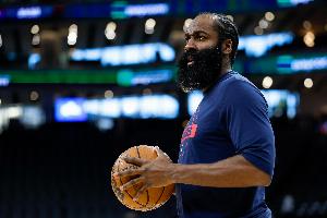 船記：哈登賽后不會(huì)接受采訪(fǎng) 在更衣室里咳嗽不止 行動(dòng)遲緩