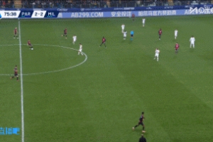 浪費良機！萊奧腳后跟精妙做球，普利西奇單刀面對門將打偏了