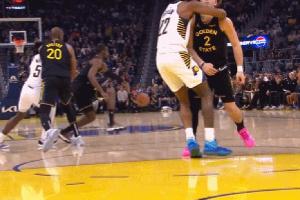 這動(dòng)作有點(diǎn)大！以賽亞-杰克遜鎖喉?yè)У共ń苣?被追加一級(jí)惡意