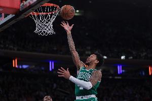 狀態(tài)炸裂！A·西蒙斯半場11中8&三分7中5拿到25分&曾一人連得12分