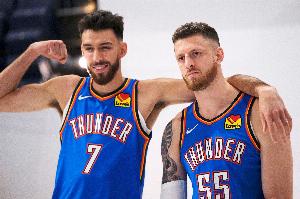 雙塔連線！哈滕送拋傳 切特接球籃下暴起雙手扣籃