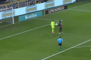 心理戰(zhàn)無效！萊奧罰點(diǎn)前鈴木彩艷讓他踢自己右邊，萊奧照做并罰進(jìn)