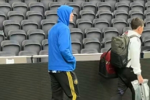 希望無礙！舍什科離開熱刺球場(chǎng)時(shí)一瘸一拐