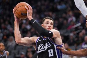 扣籃王的實力！拉文閑庭信步突入內線 折疊隔扣麥克丹尼爾斯