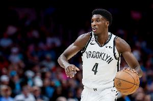 接鍋球！20號(hào)秀鮑威爾弧頂迎著布里奇斯命中壓哨三分