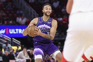 對陣森林狼8分4板4助！李凱爾發(fā)博曬賽場照：熟悉的感覺