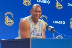 笑嘻嘻！霍福德：你肯定是希望庫(kù)里復(fù)出的 他能夠改變一切