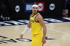 效率太差！內(nèi)姆哈德16中5拿到14分2板9助2斷 上半場(chǎng)9中1