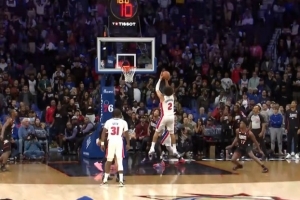 大將之風！康寧漢姆預判包夾搶沖內線 高難度轉身跳投命中關鍵2分