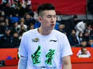 表現(xiàn)不俗！付豪7投5中&罰球4中2 得到13分7板3助2斷1帽