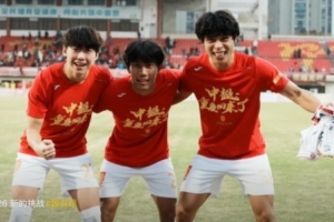 阮奇龍慶祝沖超：美好的一個賽季??一起期待2026新的挑戰(zhàn)