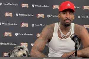 聽取汪聲一片！德拉蒙德賽后帶著愛犬鮑勃·馬利接受采訪