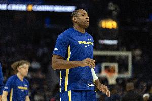 3D內(nèi)線！霍福德4記三分拿下12分4板1助3帽