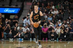 你的箭呢？梅里爾半場三分5中0一分未得 僅拿到1板1助