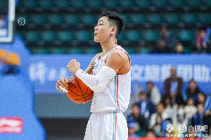 炸裂輸出！高詩巖半場12投7中&三分7中4 轟下18分2板1助1斷