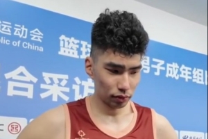 用四個(gè)字點(diǎn)評(píng)隔扣胡金秋！余嘉豪：熱血沸騰