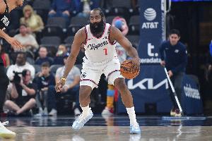 里程悲！哈登成NBA歷史上最老砍下35+10+10的后衛(wèi)