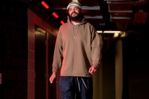 13-14賽季DPOY！喬金-諾阿重回芝加哥 現(xiàn)場觀戰(zhàn)公牛VS馬刺