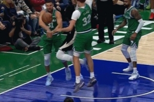 夢回當(dāng)年！克萊頂防字母哥下手生搶成功 展現(xiàn)火熱狀態(tài)