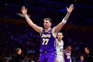 近7戰(zhàn)6-1！湖媒：預(yù)測下湖人后5場戰(zhàn)績 戰(zhàn)雷霆/鵜鶘/雄鹿/爵士×2