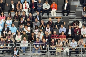 媒體人：郭士強現(xiàn)場觀看遼粵大戰(zhàn) 籃協(xié)主席郭振明也來到了賽區(qū)