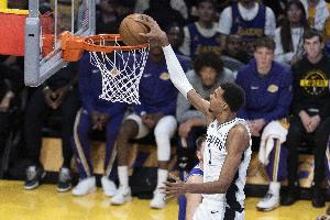 無處不在！文班亞馬追身送釘板大帽 隨后反擊飆中加長三分