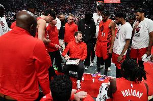 不穩(wěn)定！開拓者破雷霆不敗金身后連續(xù)兩場(chǎng)告負(fù) 五連客連敗開局