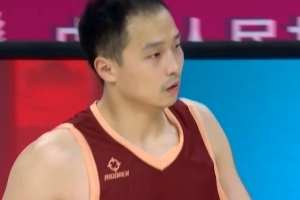 身手全能！王奕博13中6砍全隊(duì)最高18分外加4板5助 三分7中4