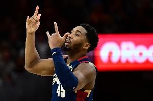 神仙打架！米切爾28中10空砍28分15板8助1斷 神仙準(zhǔn)絕平三分