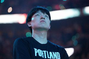 何時能再上？楊瀚森連續(xù)5場未獲出場機會 上次打球還是10月份