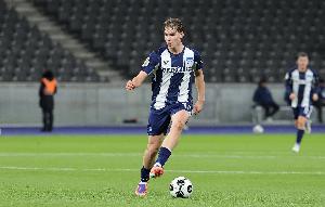 郵報：多家豪門俱樂部關注柏林赫塔16歲小將艾?；舳鳎须p雄