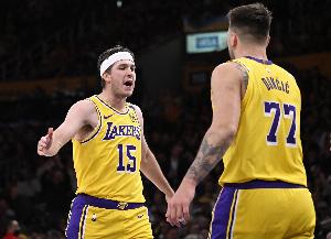 湖人明日挑戰(zhàn)衛(wèi)冕冠軍 東契奇里夫斯出戰(zhàn) 詹姆斯&文森特繼續(xù)缺席