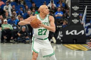 沃爾什：和隊(duì)友互相交流能增強(qiáng)信心 我們正不斷地培養(yǎng)默契