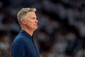 火眼金睛！TJD三分犯規(guī)&裁判回看沒有升級 科爾挑戰(zhàn)成功取消犯規(guī)