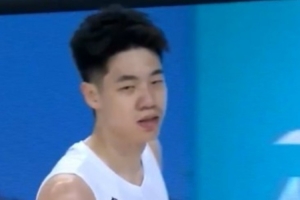 無(wú)力回天！朱俊龍11中6拿到全隊(duì)最高15分外加6板 罰球3中2