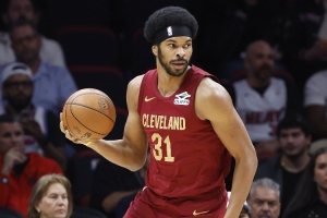 真的好用！賈勒特·阿倫半場(chǎng)12投7中&罰球3中2 得到16分6板1助